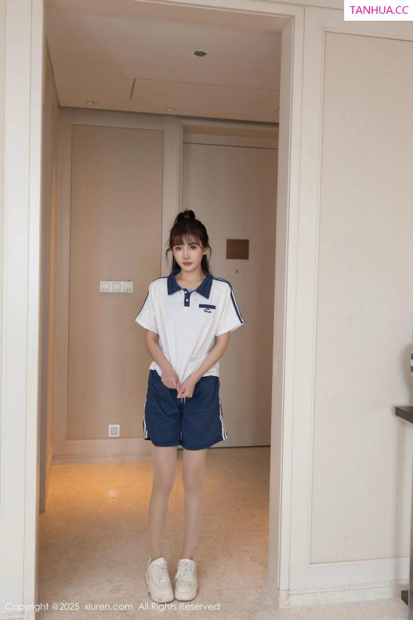 陆萱萱  [XiuRen]高清写真图 2025.03.06 No.9979 陆萱萱 丝袜美腿第23张图片